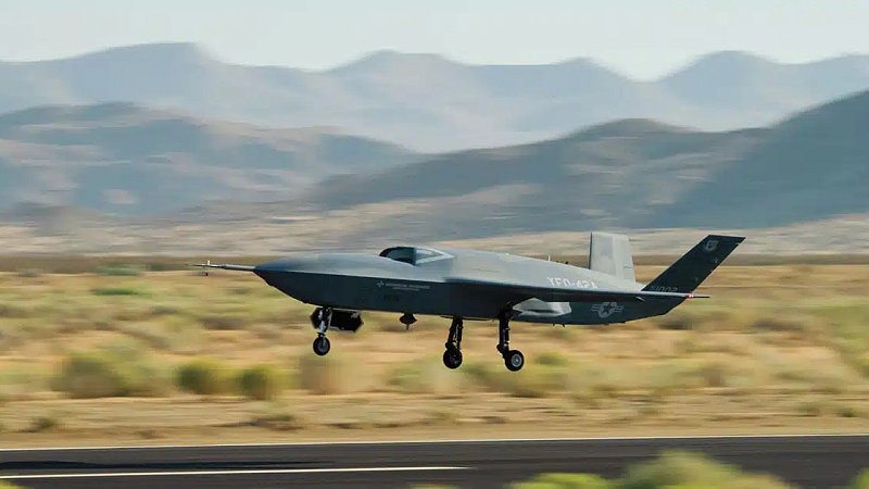 Ударный беспилотник YFQ-42A